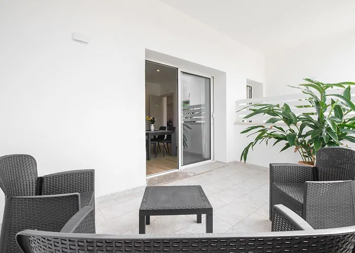 Majamy House Guest house *