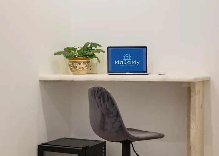 Majamy House *